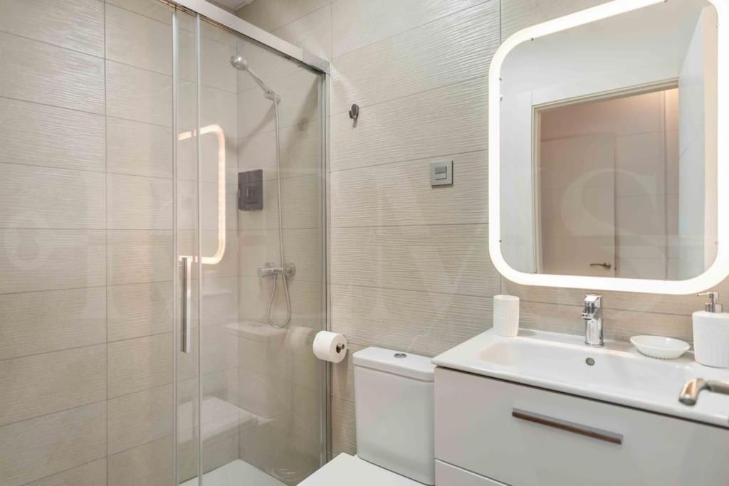 Fresh & Stylish Apartment With Parking By Rems Málaga Kültér fotó