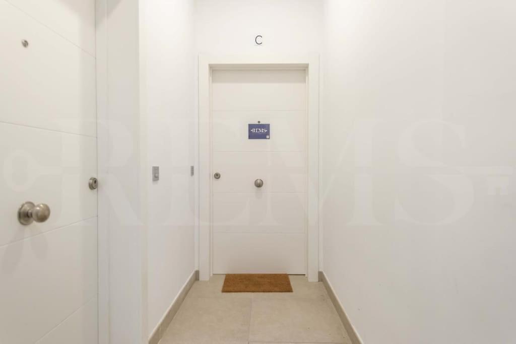 Fresh & Stylish Apartment With Parking By Rems Málaga Kültér fotó