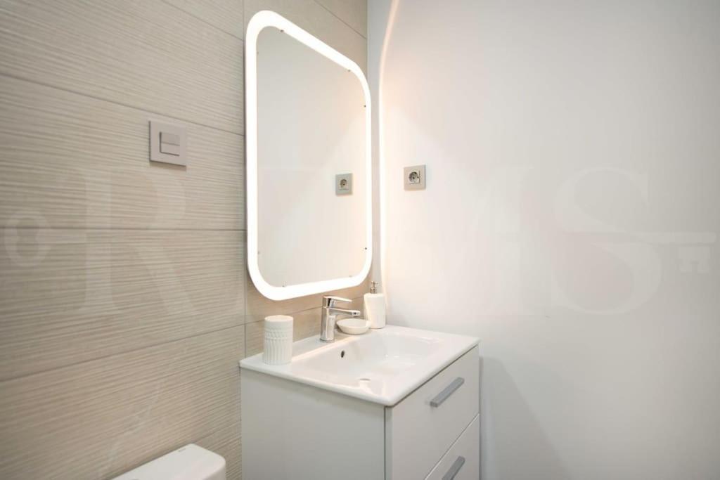 Fresh & Stylish Apartment With Parking By Rems Málaga Kültér fotó