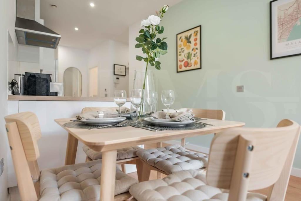 Fresh & Stylish Apartment With Parking By Rems Málaga Kültér fotó