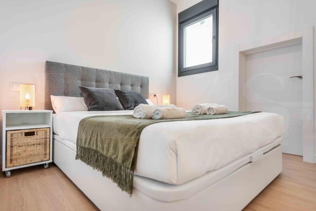 Fresh & Stylish Apartment With Parking By Rems Málaga Kültér fotó