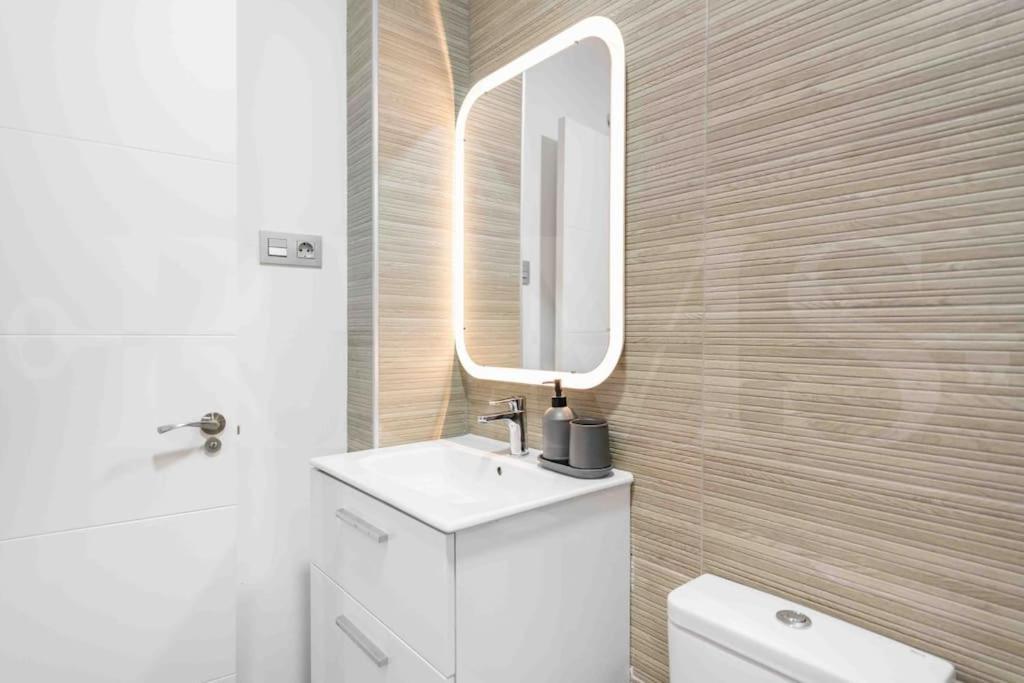 Fresh & Stylish Apartment With Parking By Rems Málaga Kültér fotó