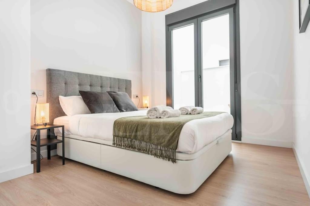 Fresh & Stylish Apartment With Parking By Rems Málaga Kültér fotó